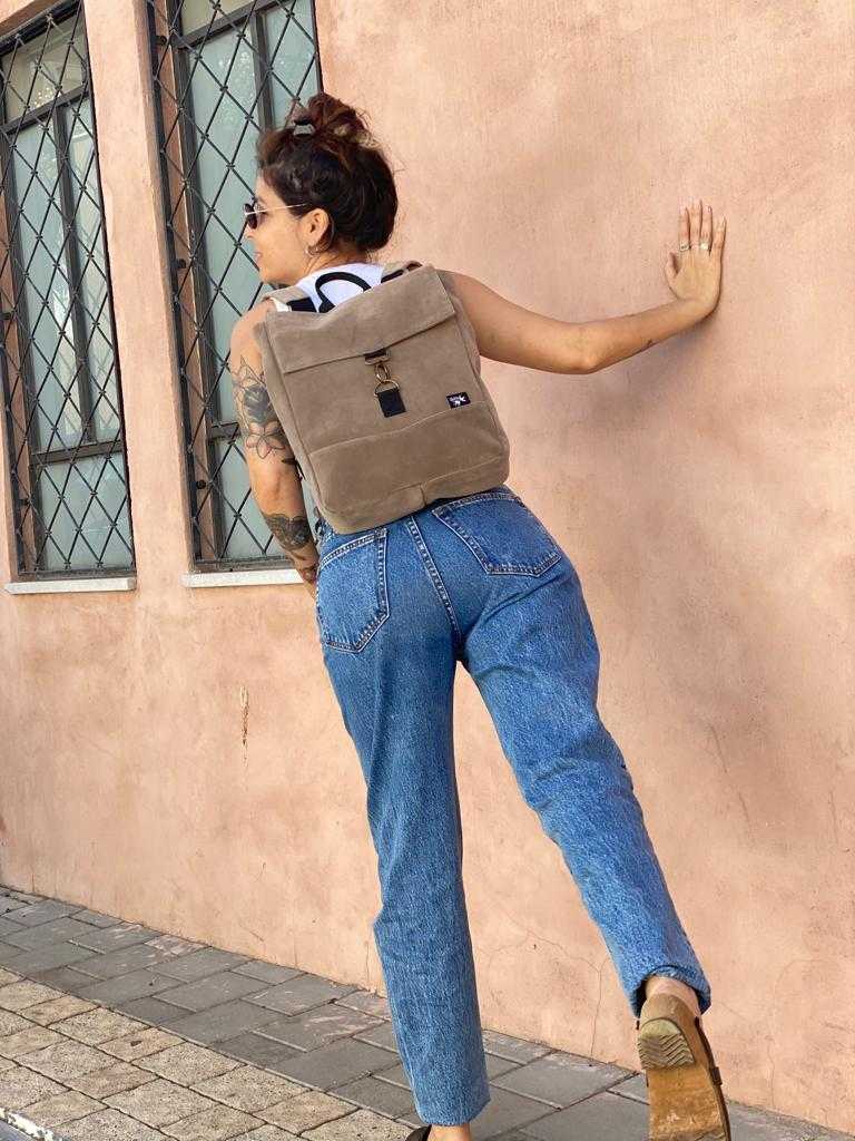 מיני סטודנטס חום דמוי זמש