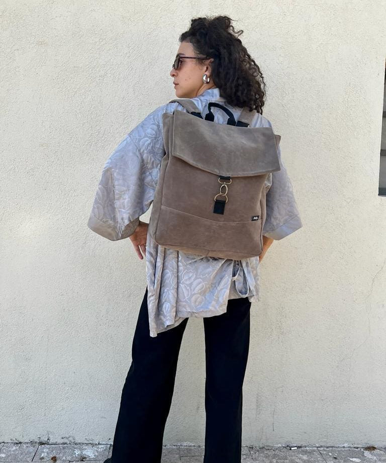 סטודנטס גדול דמוי זמשי מהמם