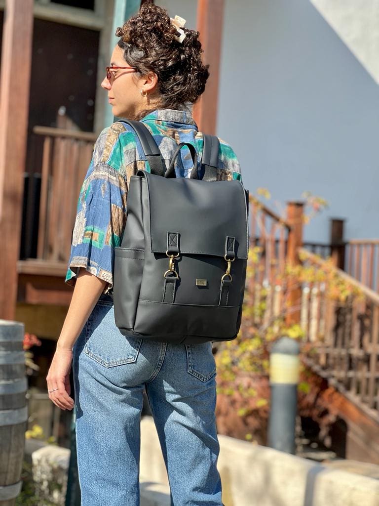 תיק גב Unicorn שחור דמוי עור