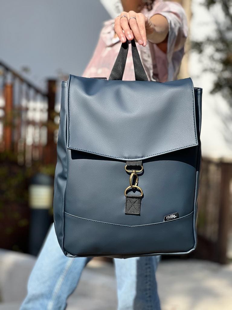 סטודנט בינוני כחול דרק דמוי עור