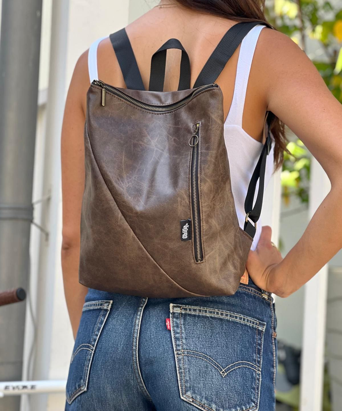 תיק רעות חום דמוי עור