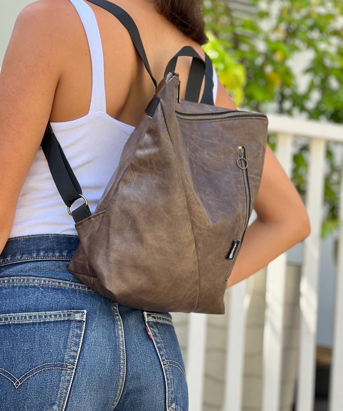 תיק רעות חום דמוי עור