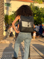 תיק גב סטודנטס גדול שחור דמוי עור עם אפור מטאלי