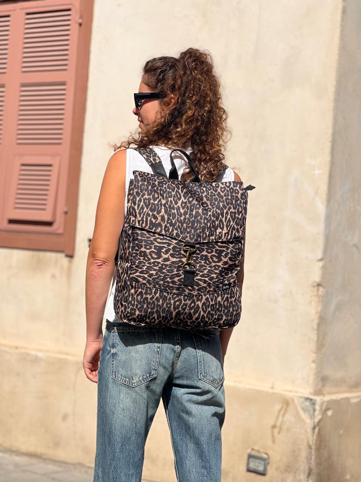 תיק סטודנטס גדול מנומר היסטרי!