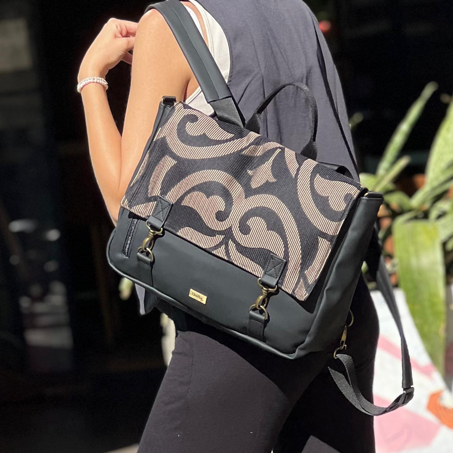 תיק גב/צד Jaffa גדול שחור עיטורים