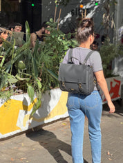 תיק גב/צד Jaffa גדול שחור דמוי עור מט