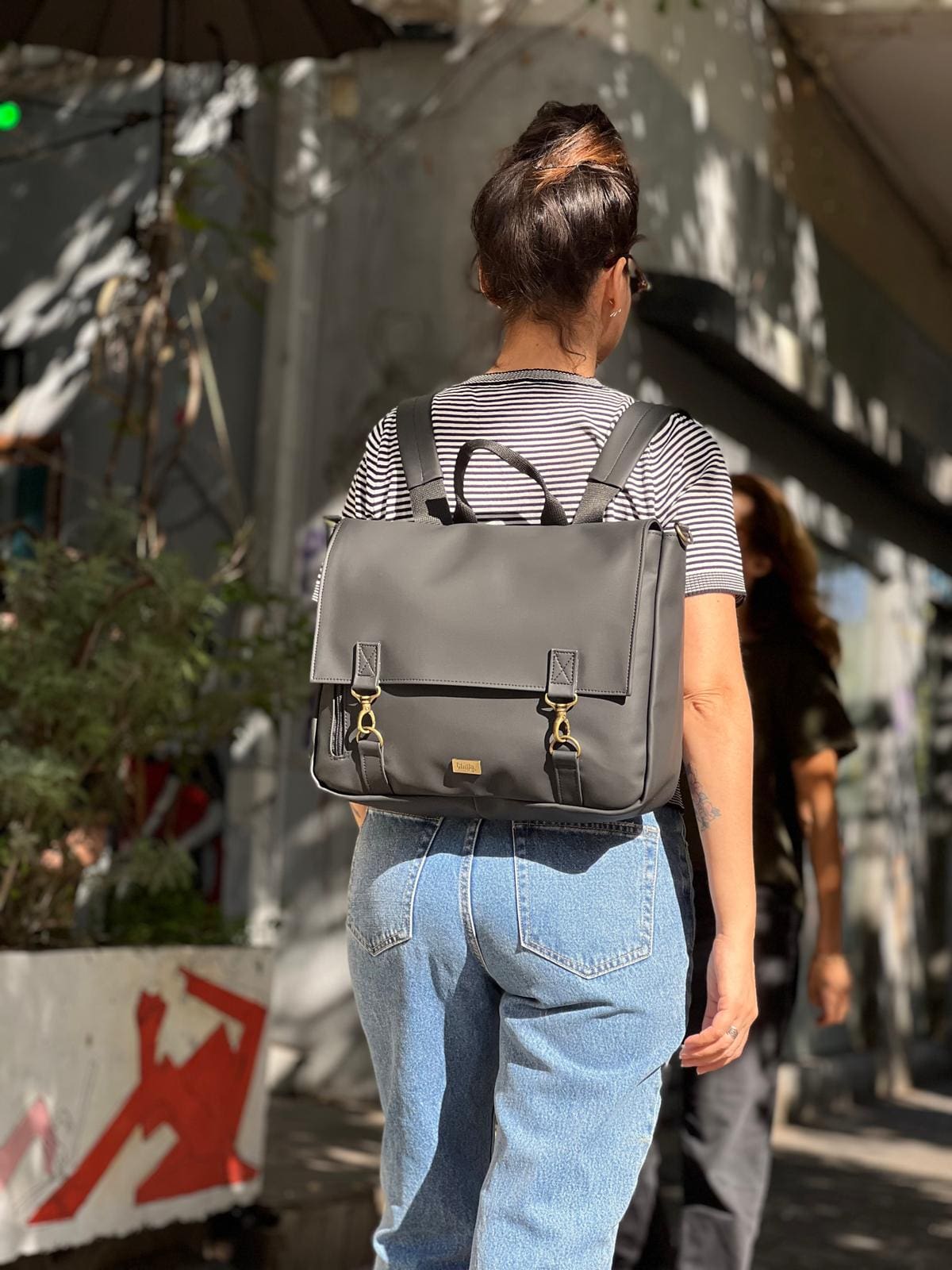 תיק גב/צד Jaffa גדול שחור דמוי עור מט