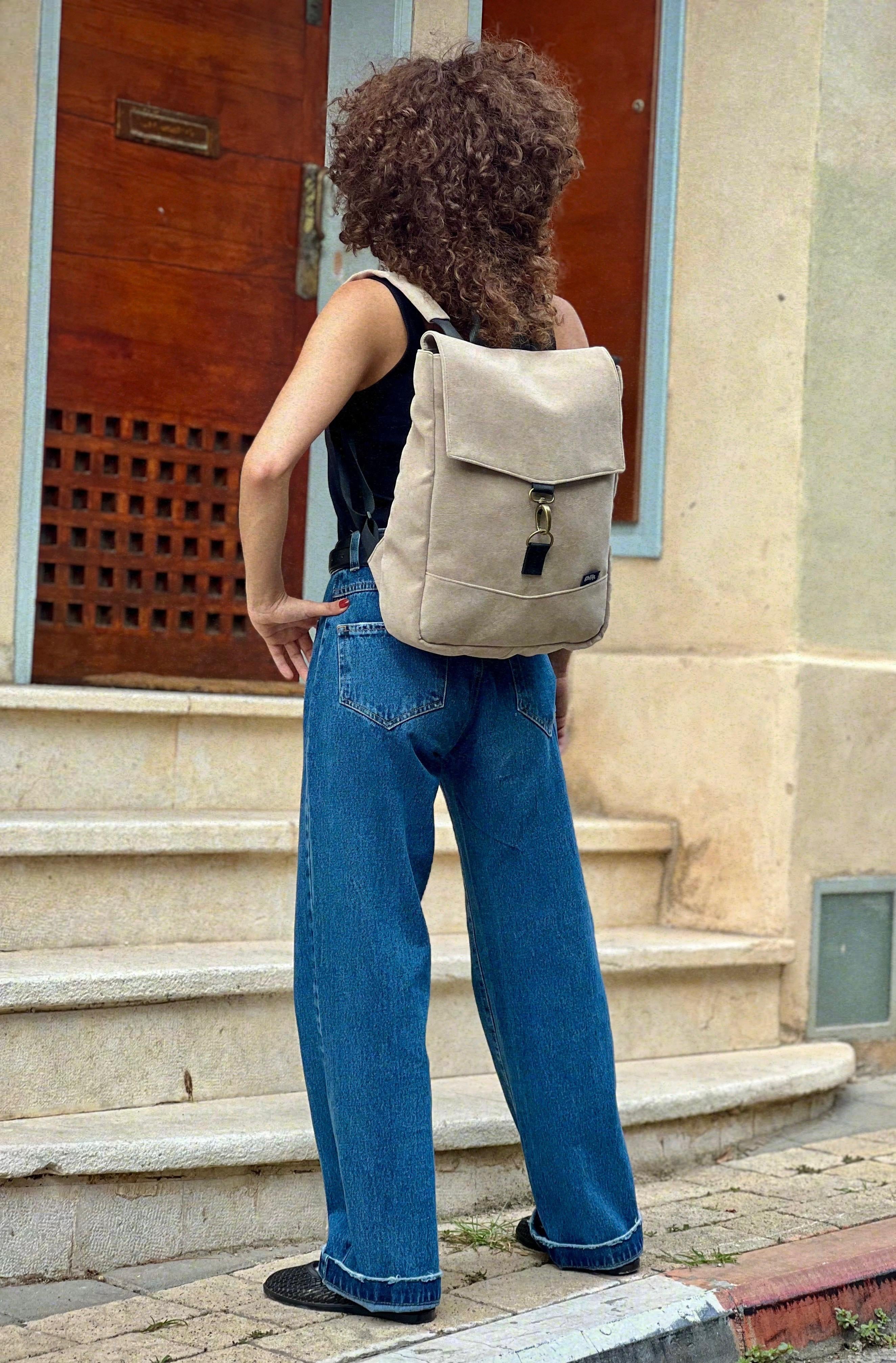 תיק גב סטודנטס בינוני שמנת דמוי זמש