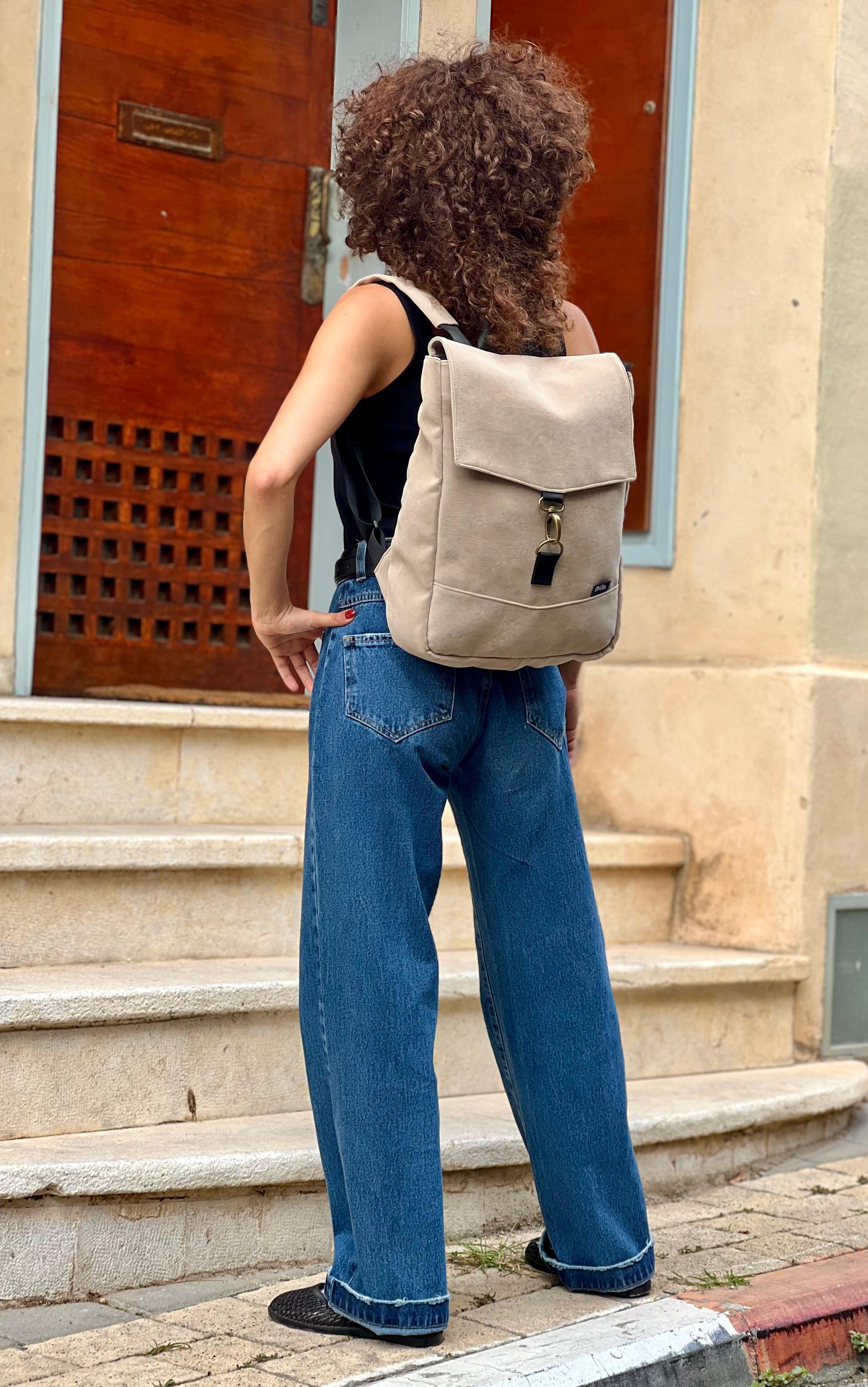 תיק גב סטודנטס בינוני שמנת דמוי זמש