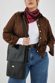 קייס ללפטופ שחור עם רצועה נשלפת