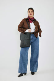 קייס ללפטופ שחור עם רצועה נשלפת