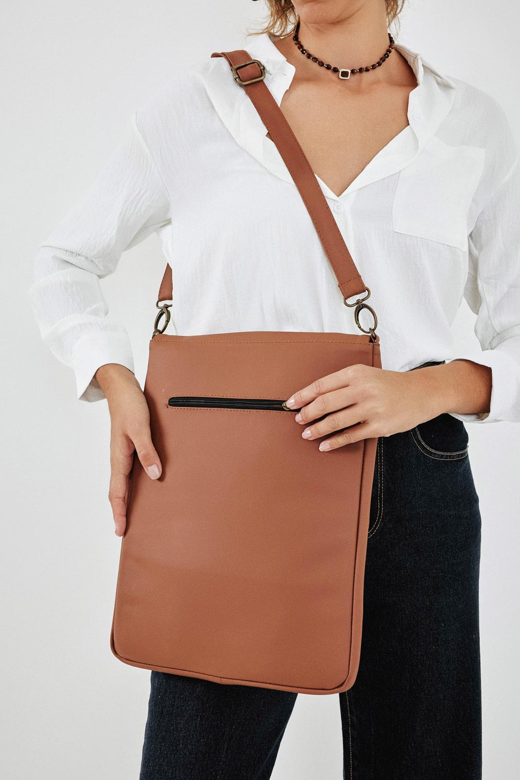 קייס ללפטופ קאמל עם רצועה נשלפת