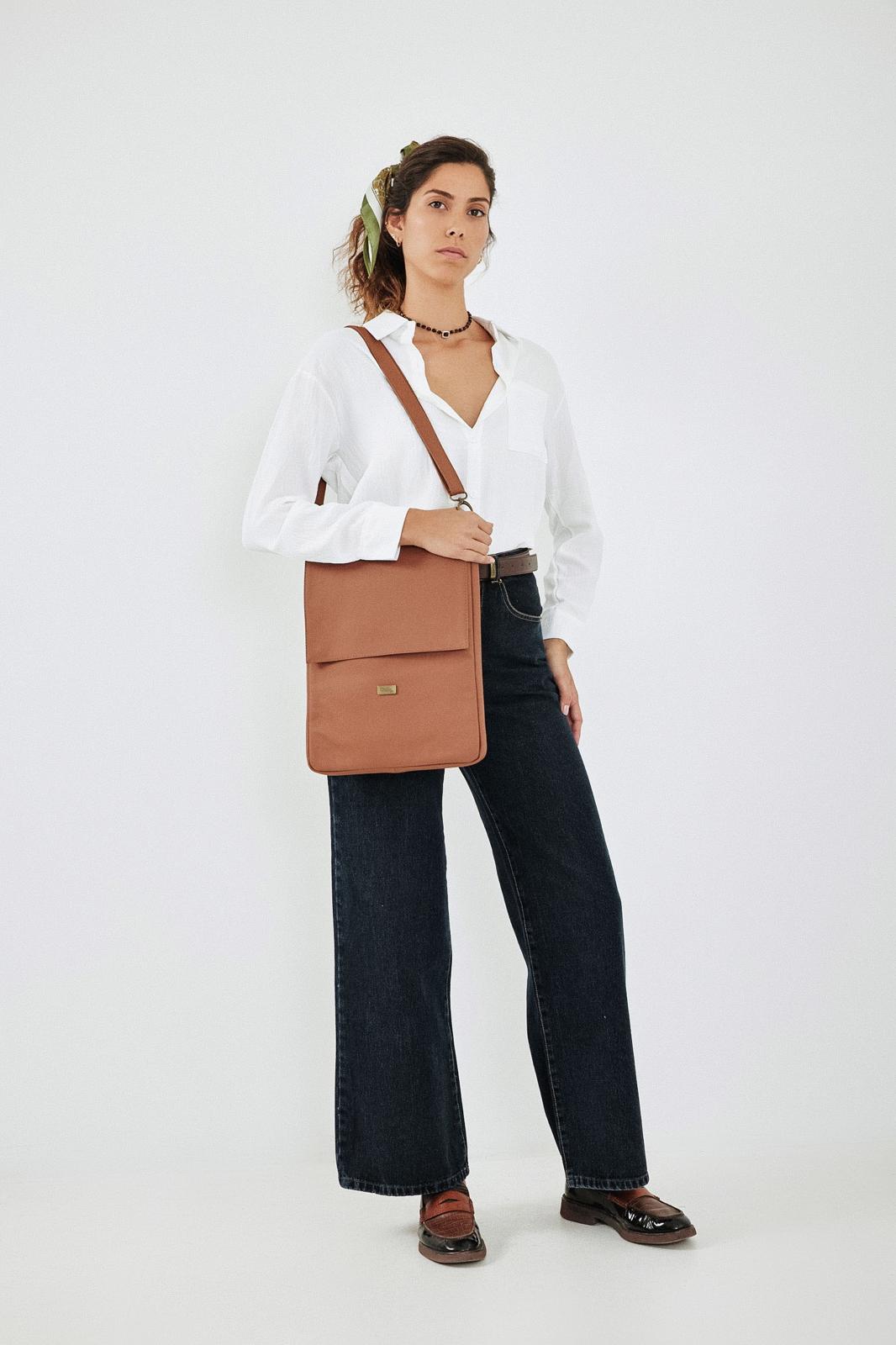 קייס ללפטופ קאמל עם רצועה נשלפת