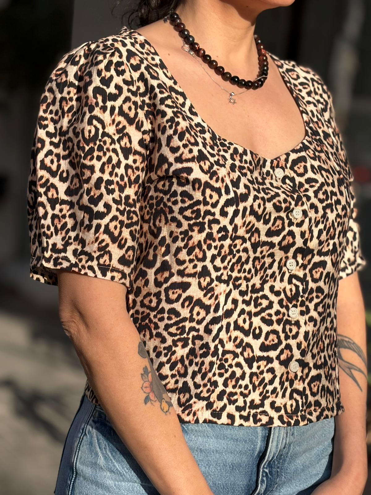 חולצה מכופתרת ׳אליזבת׳ מנומרת פשתן