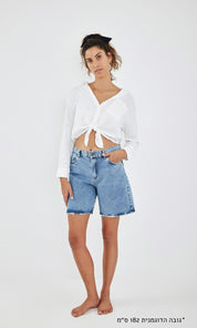 ג'ינס קצר בהיר