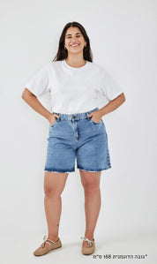 ג'ינס קצר בהיר