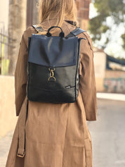 תיק גב סטודנטס בינוני שחור מבריק