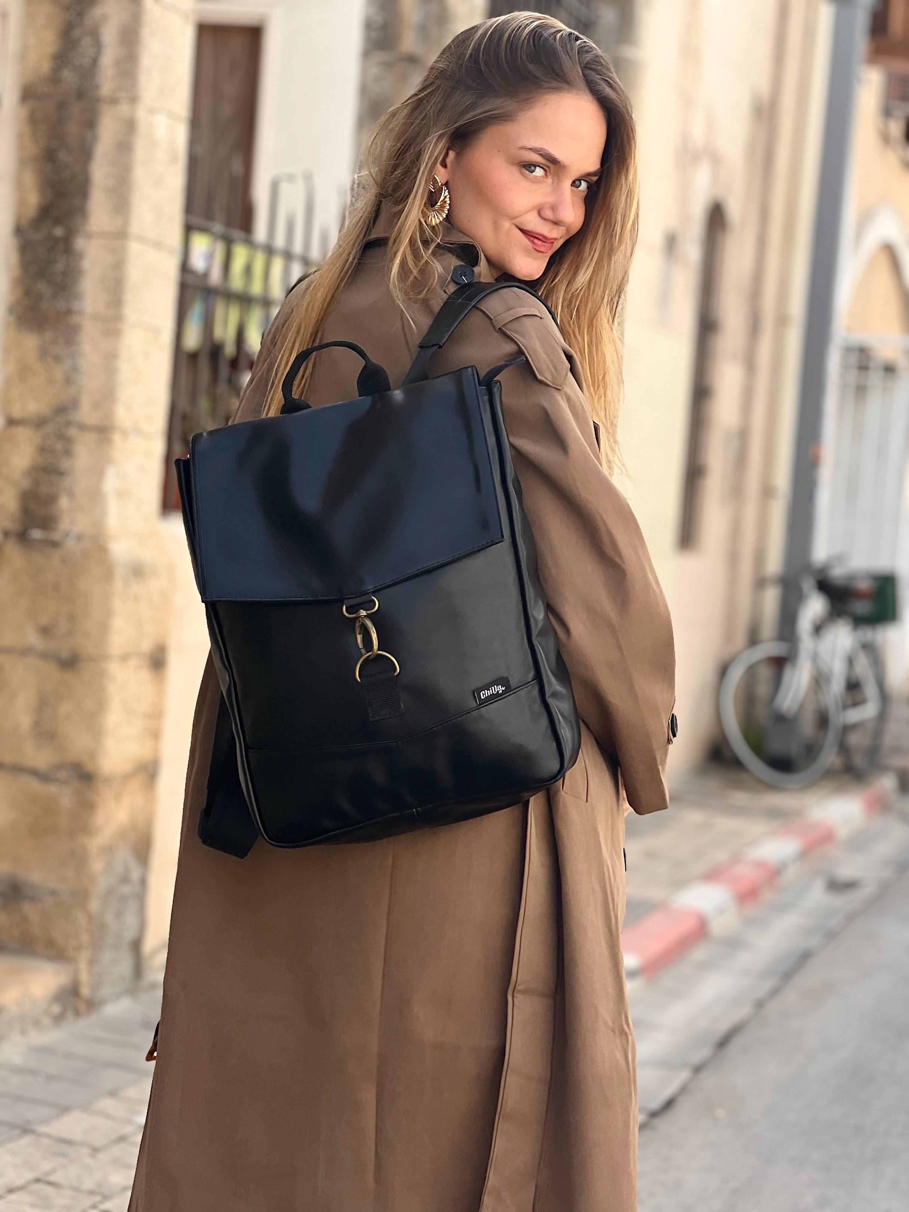 תיק גב סטודנטס בינוני שחור מבריק