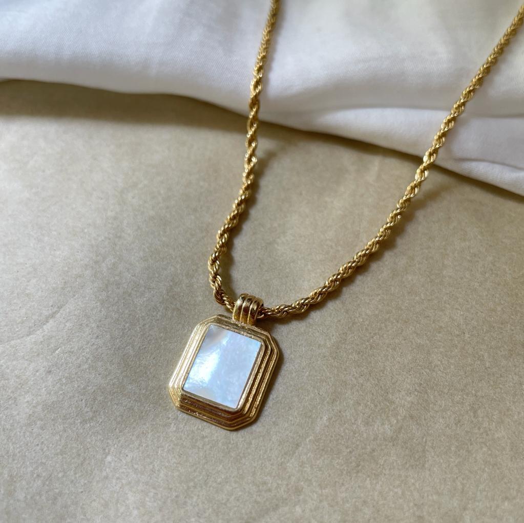 Mary stone shell necklace